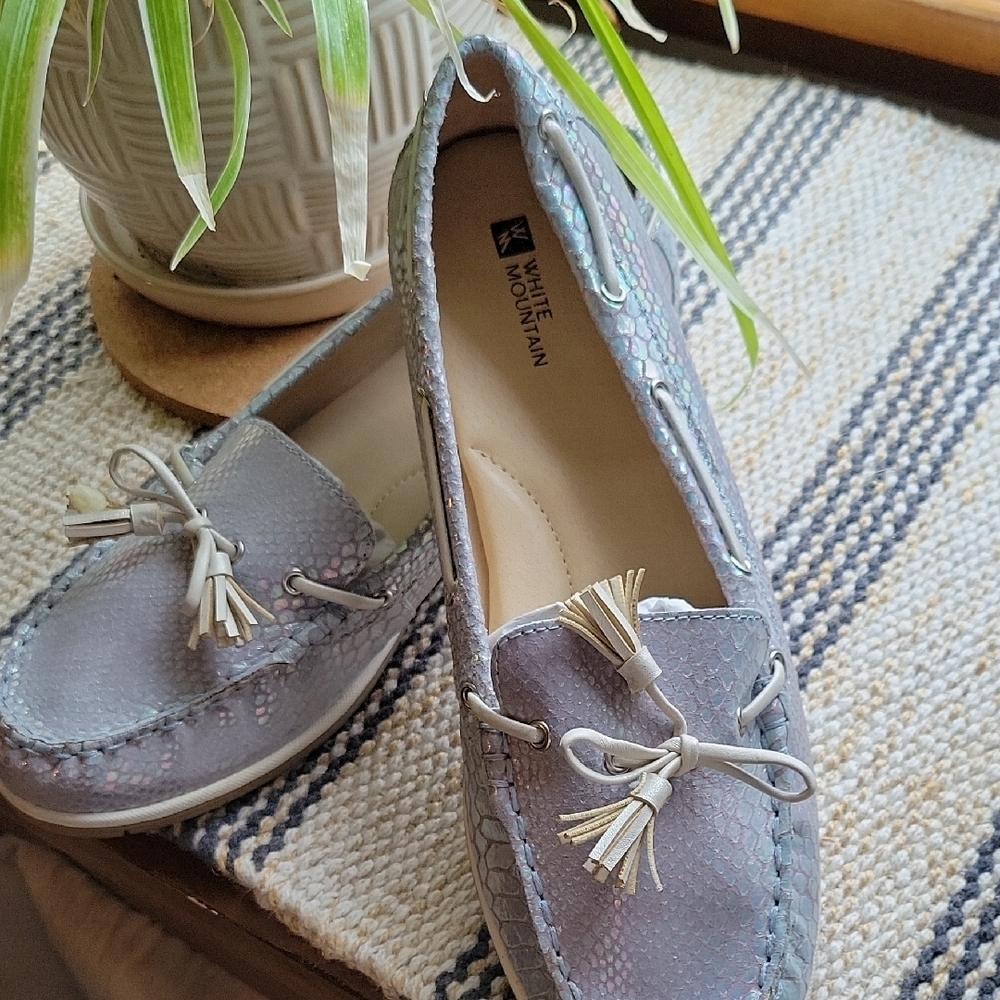 White Mountain Women's Gray Loafers